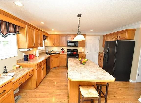 3rd image of 440 Winding Bluff Way