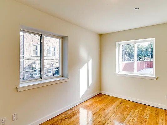 4th image of 2822 Astoria Blvd #2A