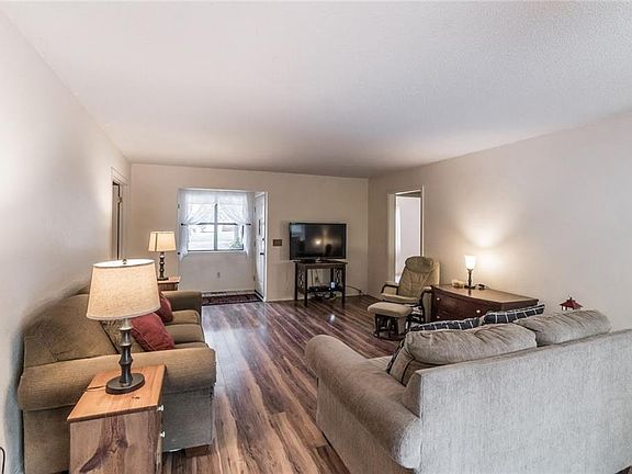 4th image of 7 Dumfries Ln