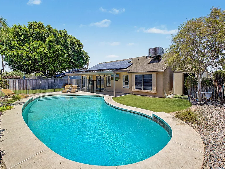 1301 E Taro Ln — Photo 32