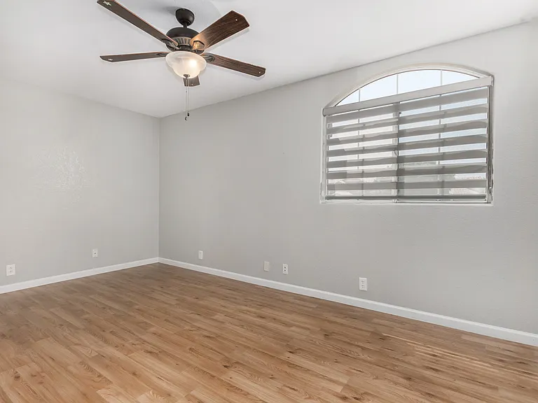 1320 E Charleston Ave — Photo 17