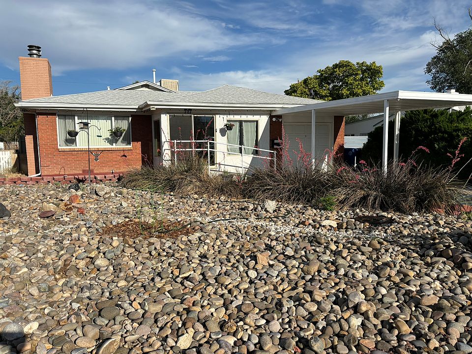 1st image of 717 Alvarado Dr SE