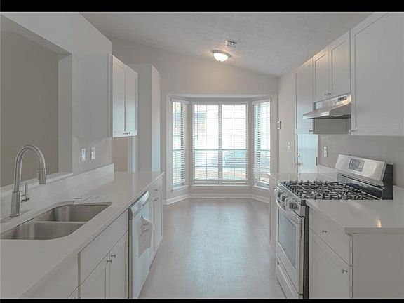 2nd image of 1350 Birdsong Ln