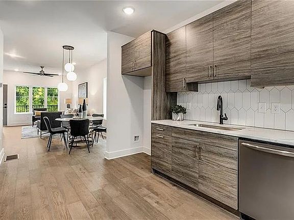 4th image of 1436 Walker Pl SE