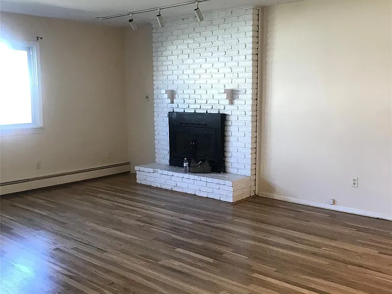 8 Locust St — Photo 9