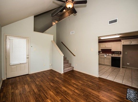 2nd image of 106 Brooke Valley Ln