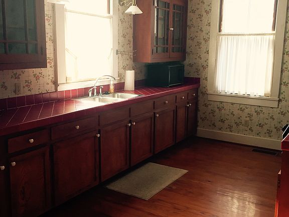 5th image of 2415 Drummond St