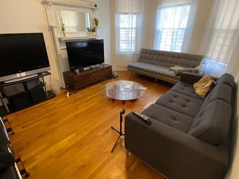530 Cambridge St #4 — Photo 5