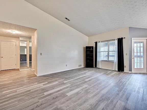 5th image of 30 Parkside Dr