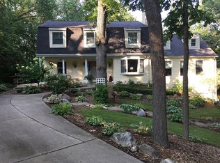 7050 Ledgewood Dr, Fenton, MI 48430