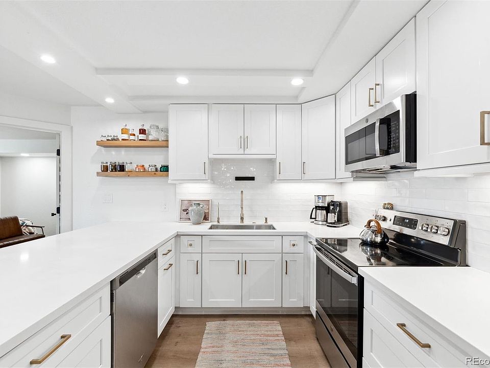 1st image of 601 W 11th Avenue #807