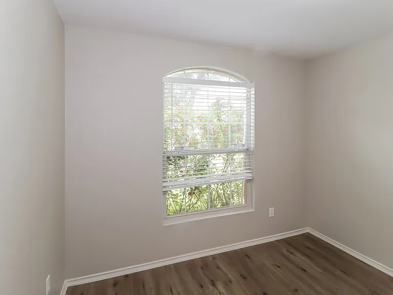 510 Riverway Ln — Photo 13