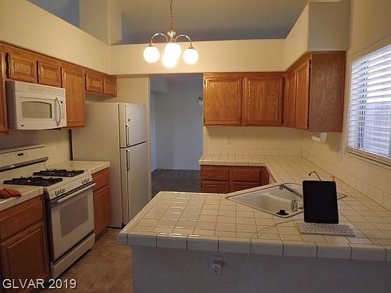 3rd image of 2748 Pinewood Ave #0