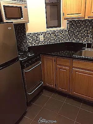2nd image of 324 E 59th St #3F