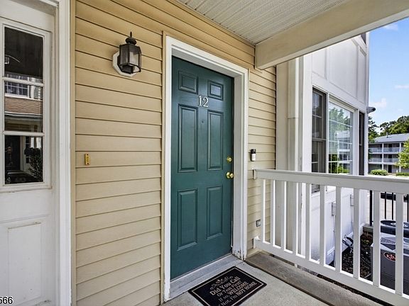 3rd image of 179 Roseland Ave #12