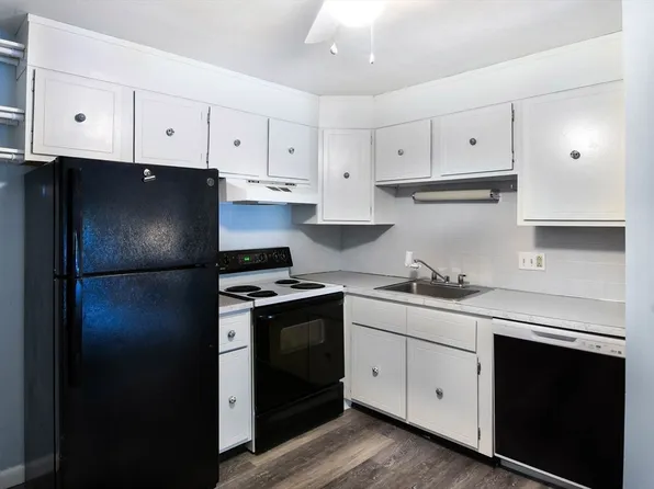 176 Maple Ave APT 5-22, Rutland, MA 01543