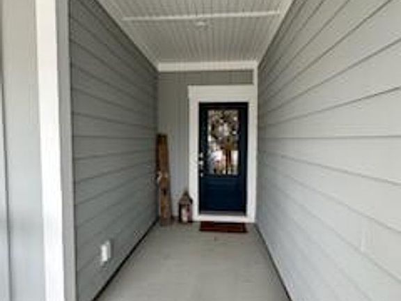 3rd image of 275 Malind Bluff Dr