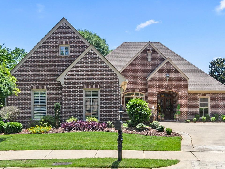 1st image of 762 Cambridge Ln