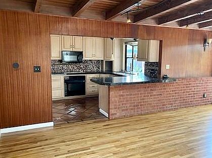 4th image of 1065 Moana Dr