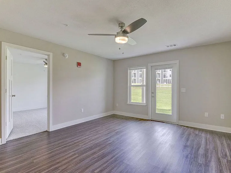 Signature Pointe Apartment Homes — Photo 95