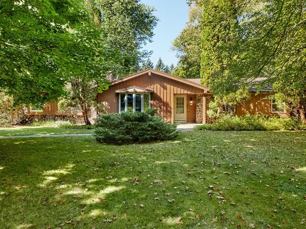 923 Tara Hill EAST East, Hartford, WI 53027