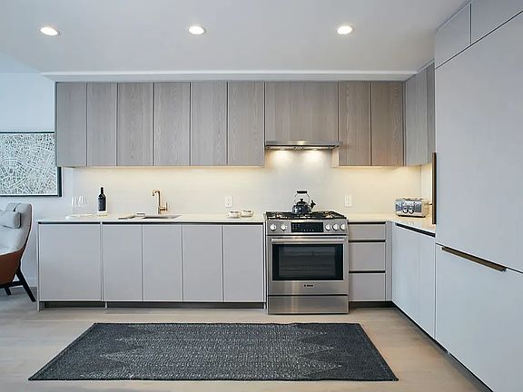 3rd image of 3 Court Sq APT 5106