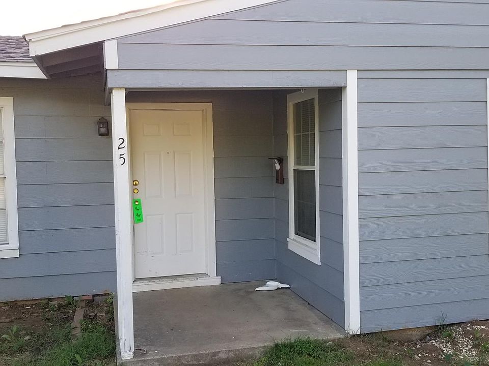 1st image of 25 Macarthur Dr APT B