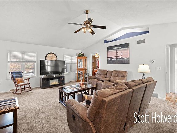 3rd image of 2582 Walker Woods Ct NW