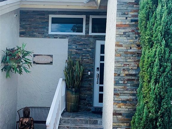 4th image of 9585 SW 148th Avenue Cir S