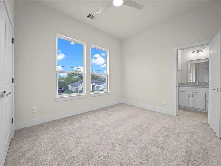4525 Davenport St — Photo 13