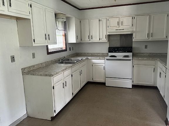 3rd image of 2605 Brenda Dr