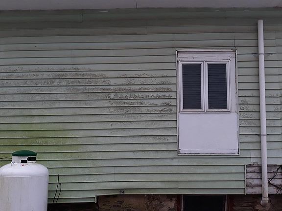 3rd image of 49 Pleasant St