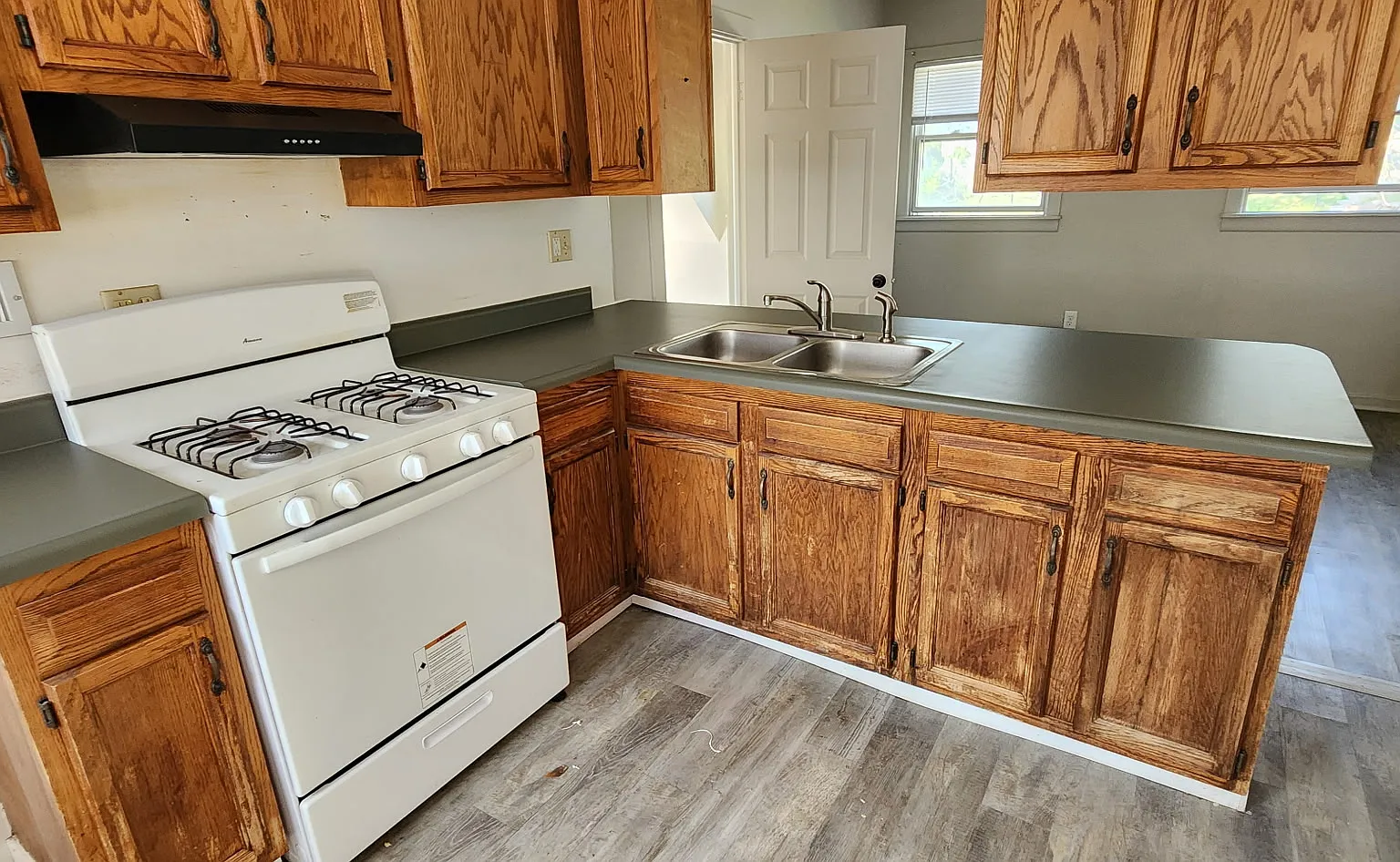 712 Bancroft St — Photo 1