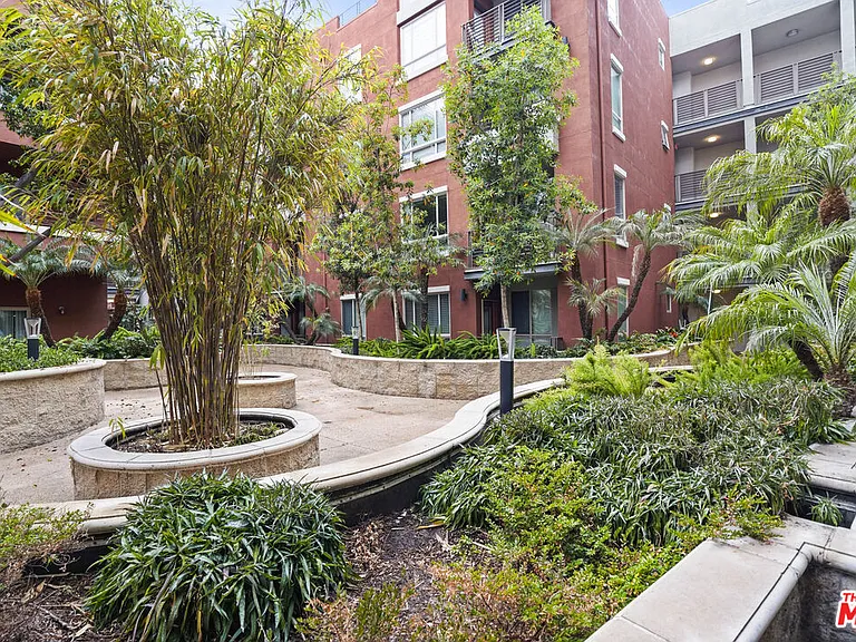 100 S Alameda St #115 — Photo 22