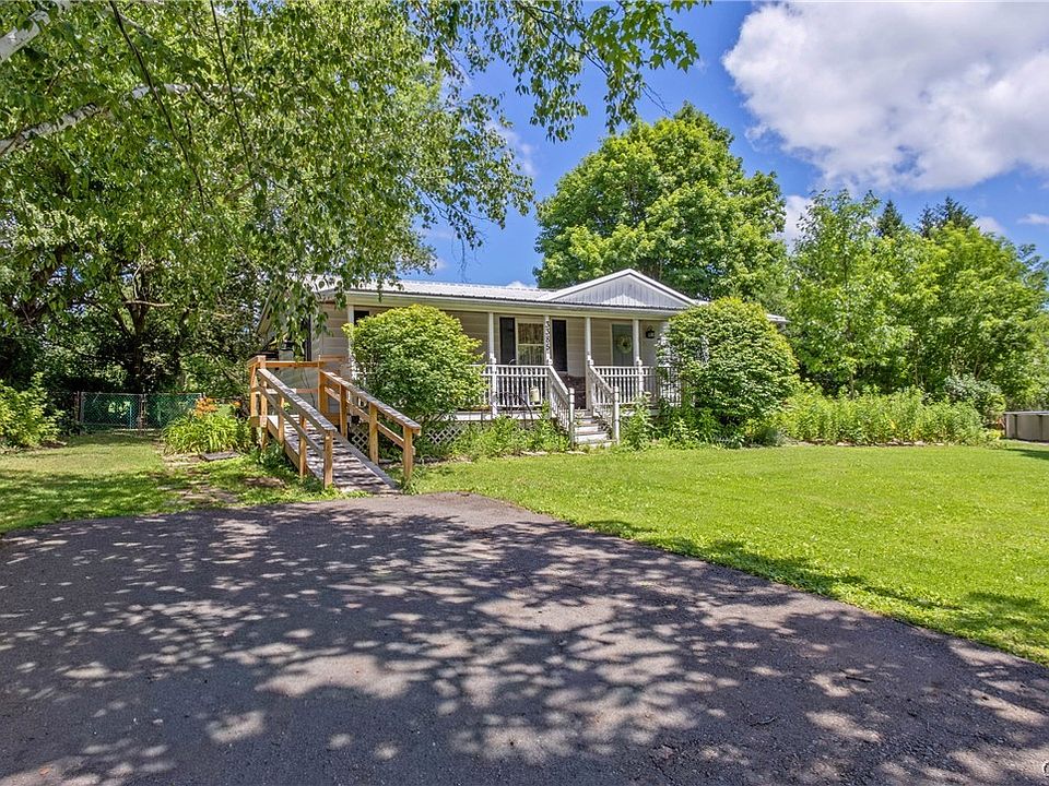 1st image of 3385 Armstrong Rd