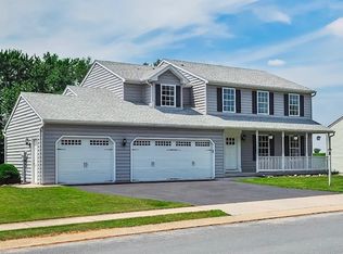 220 Steffie Dr, Mount Wolf, PA