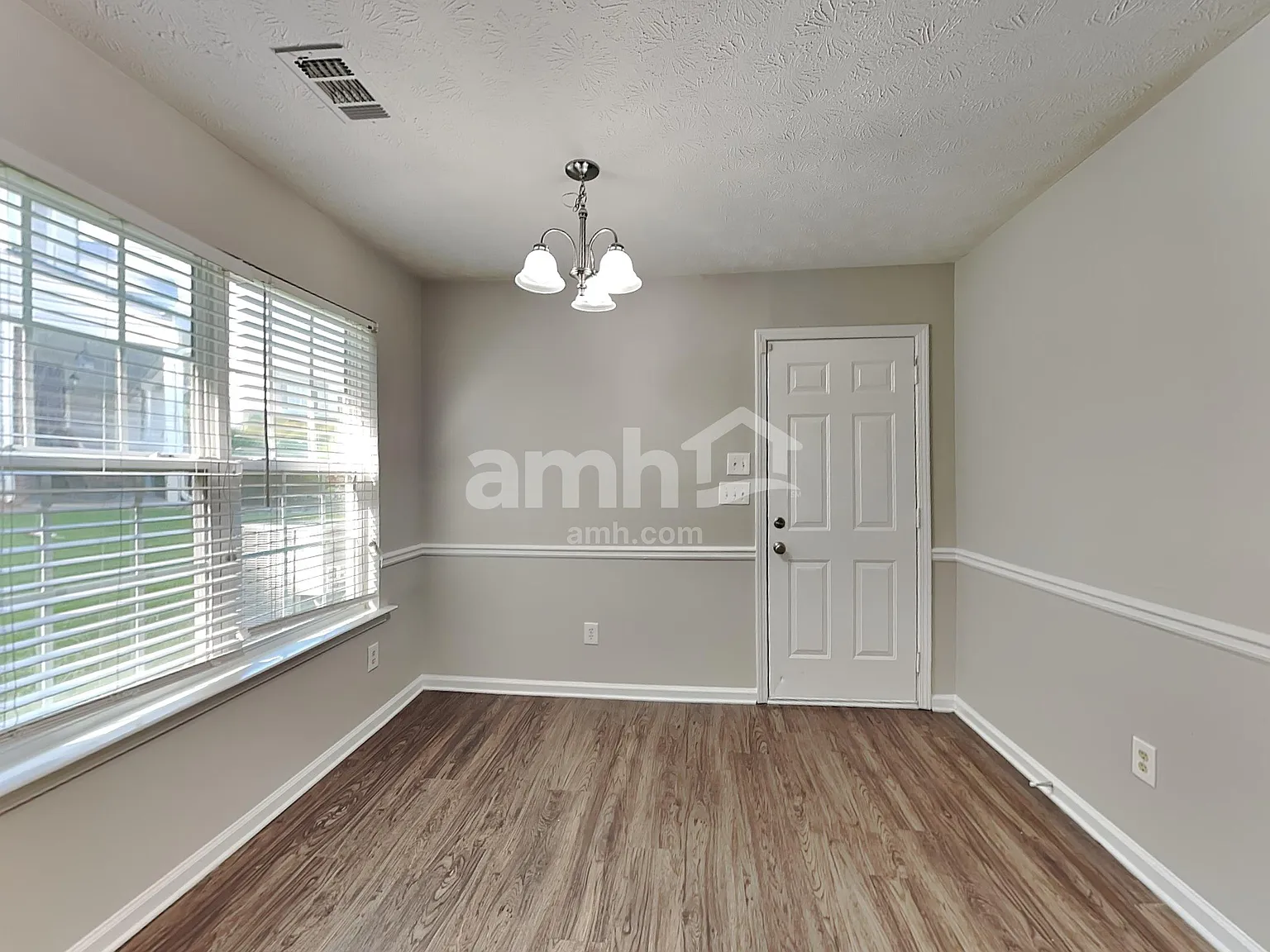5 bed, 2.0 bath, 1850 sqft, $2,060 — Photo 4