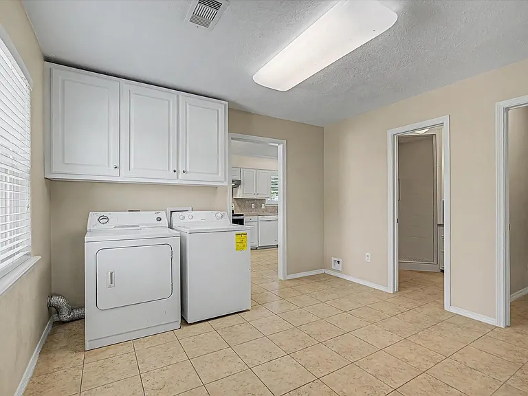 827 Pickney Ave — Photo 34