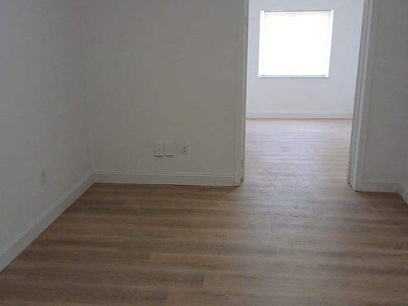 3rd image of 907 Euclid Ave APT 6