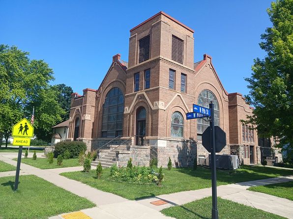 902 W Main St