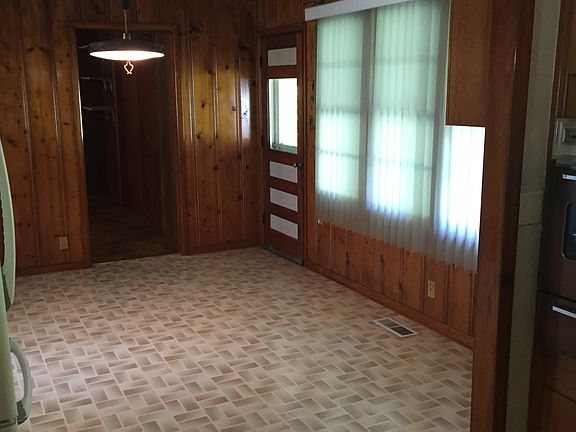 Dining room/eat in kitchen