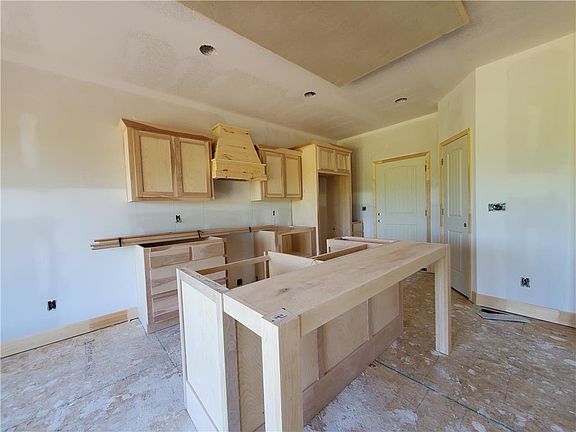 5th image of 8101 SE Juniper Court
