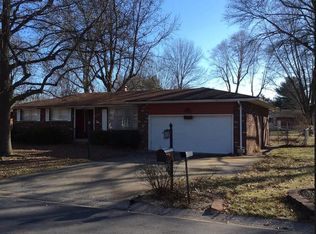 111 Springdale Pl, Wood River, IL 62095