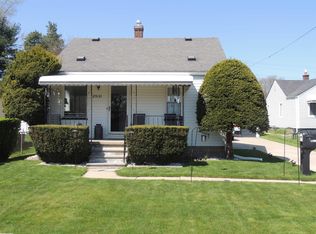 25191 Ford St, Roseville, MI 48066