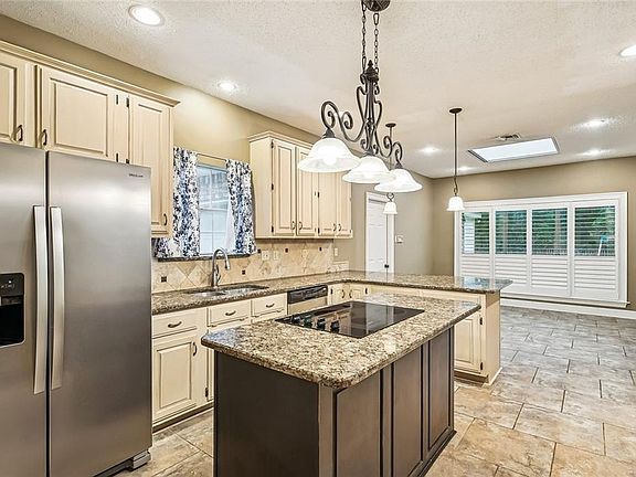 5th image of 69 Parc Pl