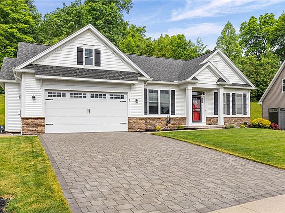 2nd image of 7 Rothbury Cir