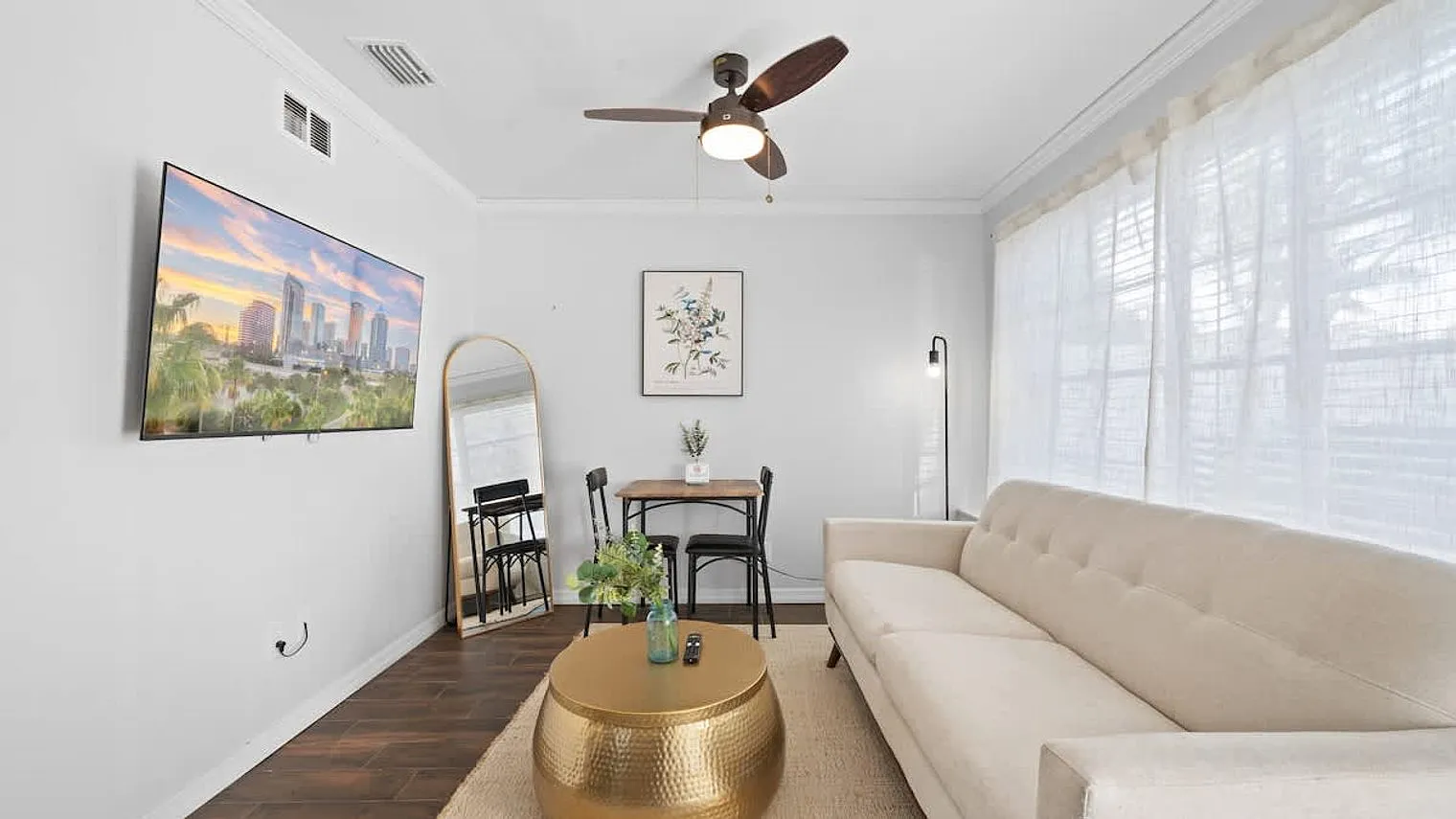 1 bed, 1.0 bath, $2,202 — Photo 2