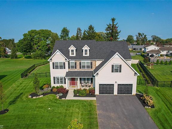 2nd image of 1074 Lisa Ln