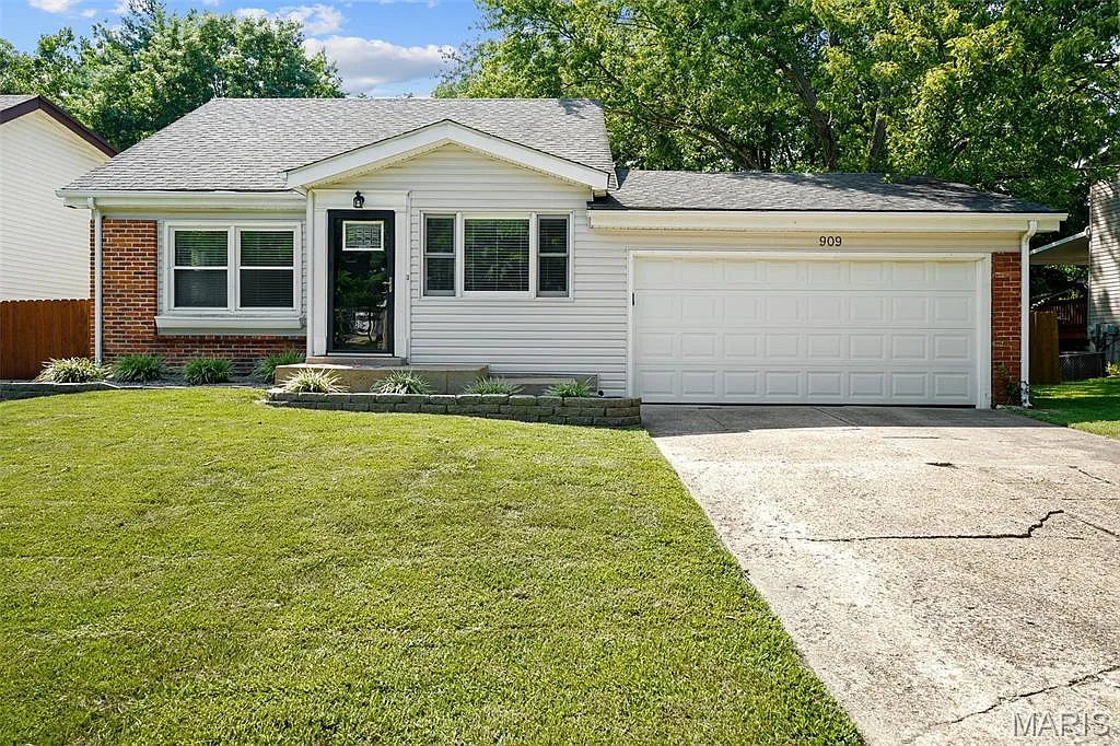 909 Parma Dr photo 1