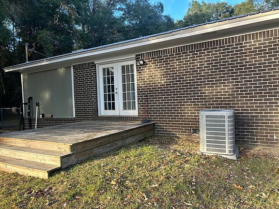 3rd image of 1562 Government St